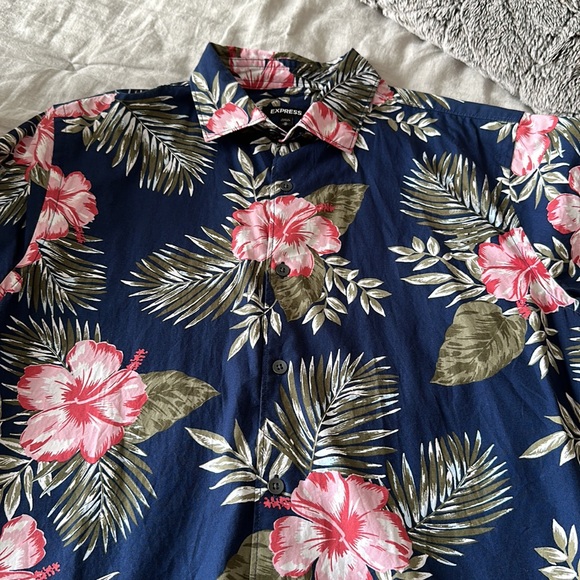 Express (Medium) Floral Short Sleeve Button Up - Picture 5 of 12
